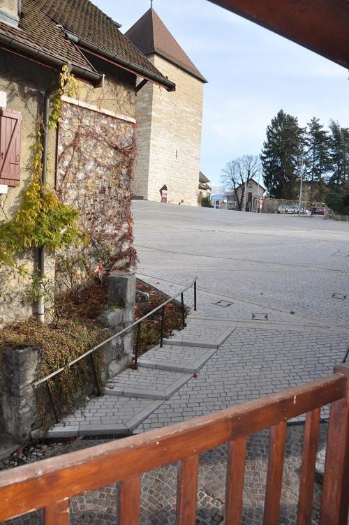 Appartement Dans La Vieille Ville, En Face Du Chateau Annecy Bagian luar foto