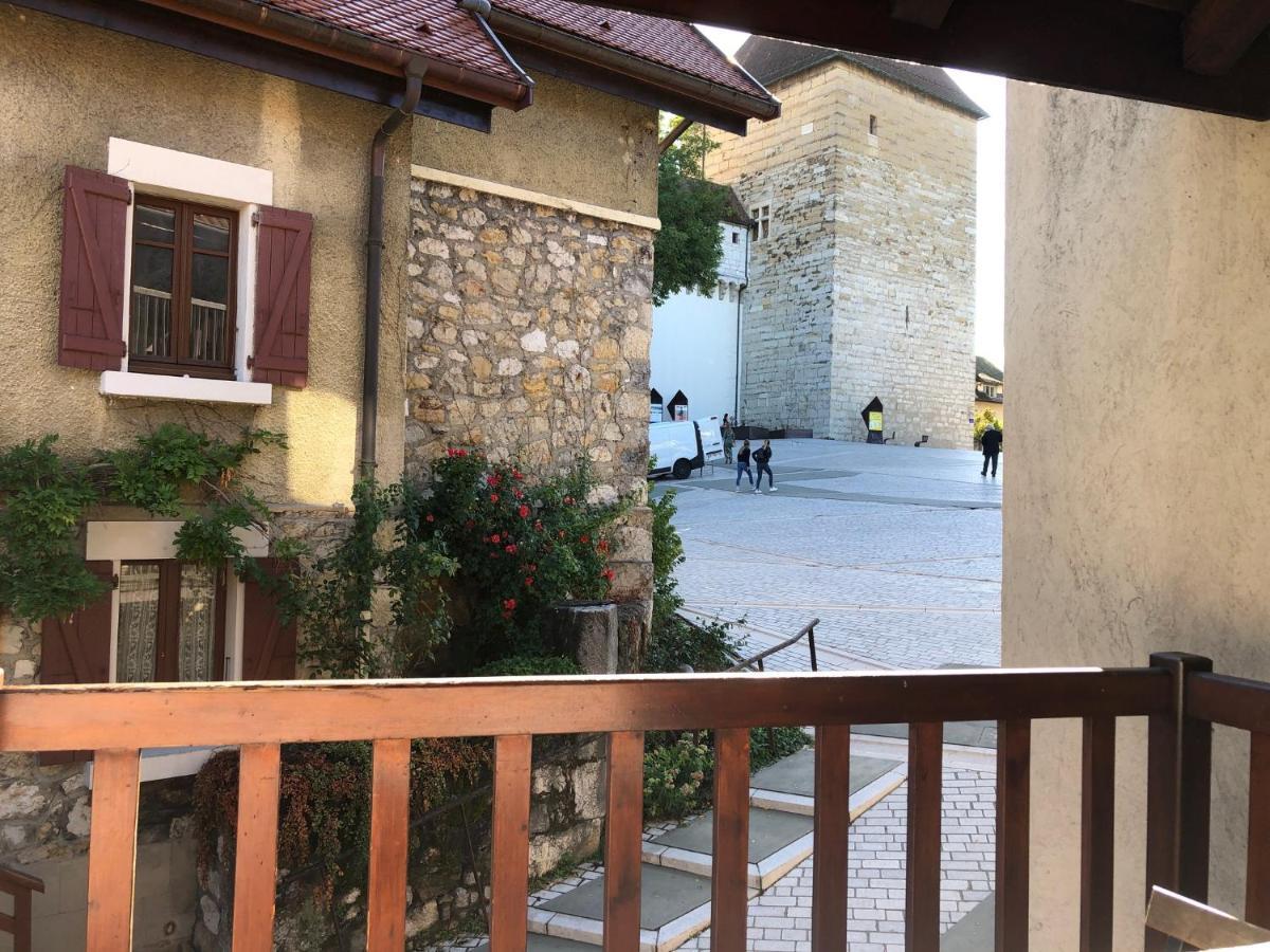 Appartement Dans La Vieille Ville, En Face Du Chateau Annecy Bagian luar foto